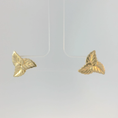Load image into Gallery viewer, Leaf-Shaped Gold Earrings