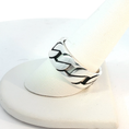 Load image into Gallery viewer, Silver Curb Chain Motif Band Ring