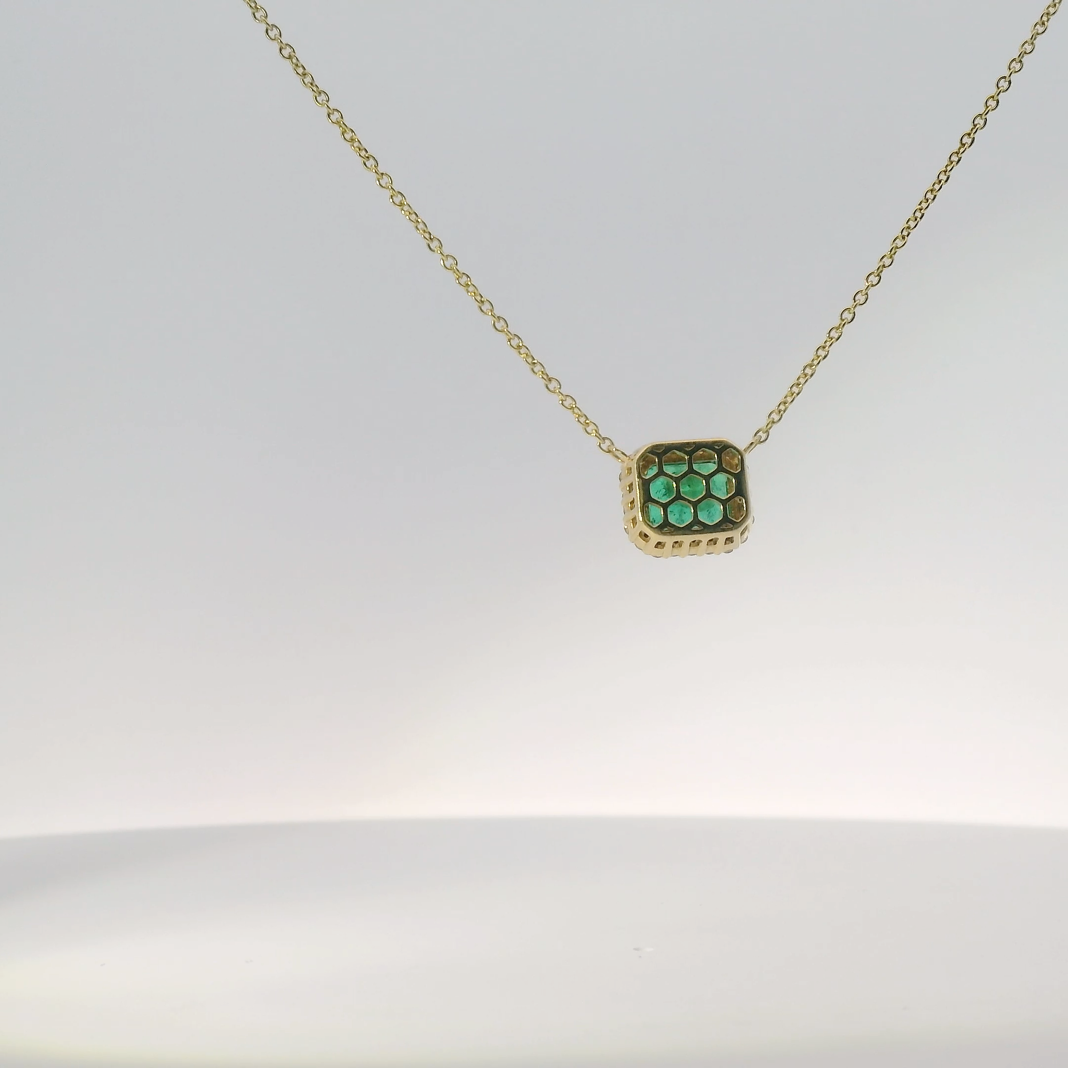 Emerald Pendant & Necklace