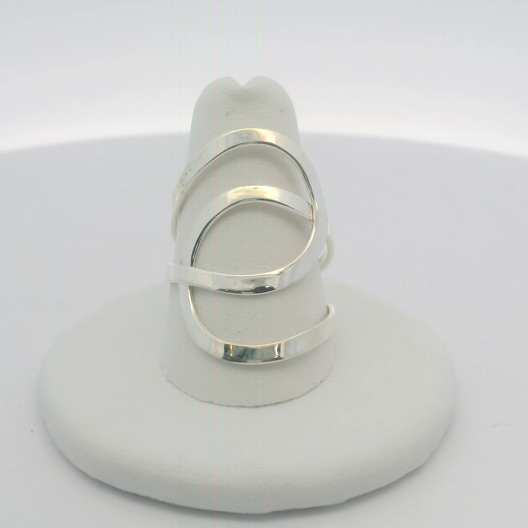 Contemporary Silver Ring Mount with Intertwined Bands