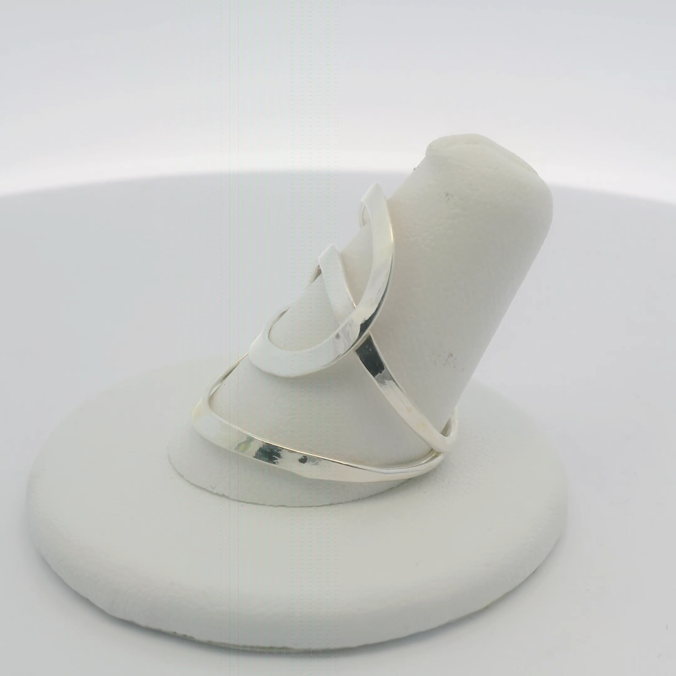 Contemporary Silver Ring Mount with Intertwined Bands
