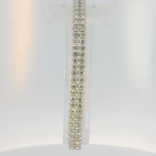 Elegant Diamond Bracelet Display