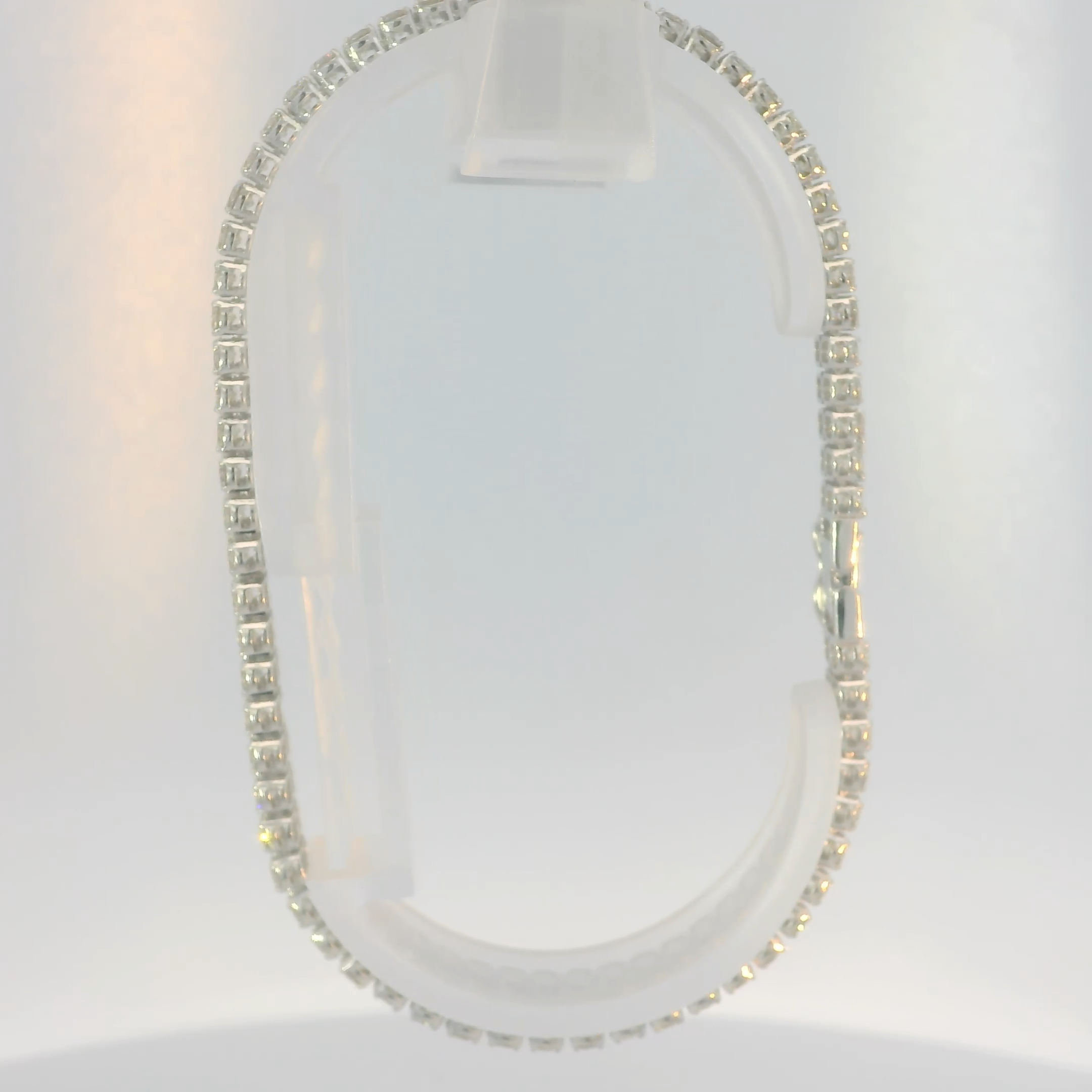 Elegant Diamond Bracelet Display