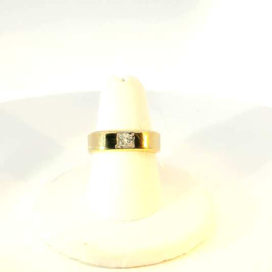 Gold Ring with Diamond Accent