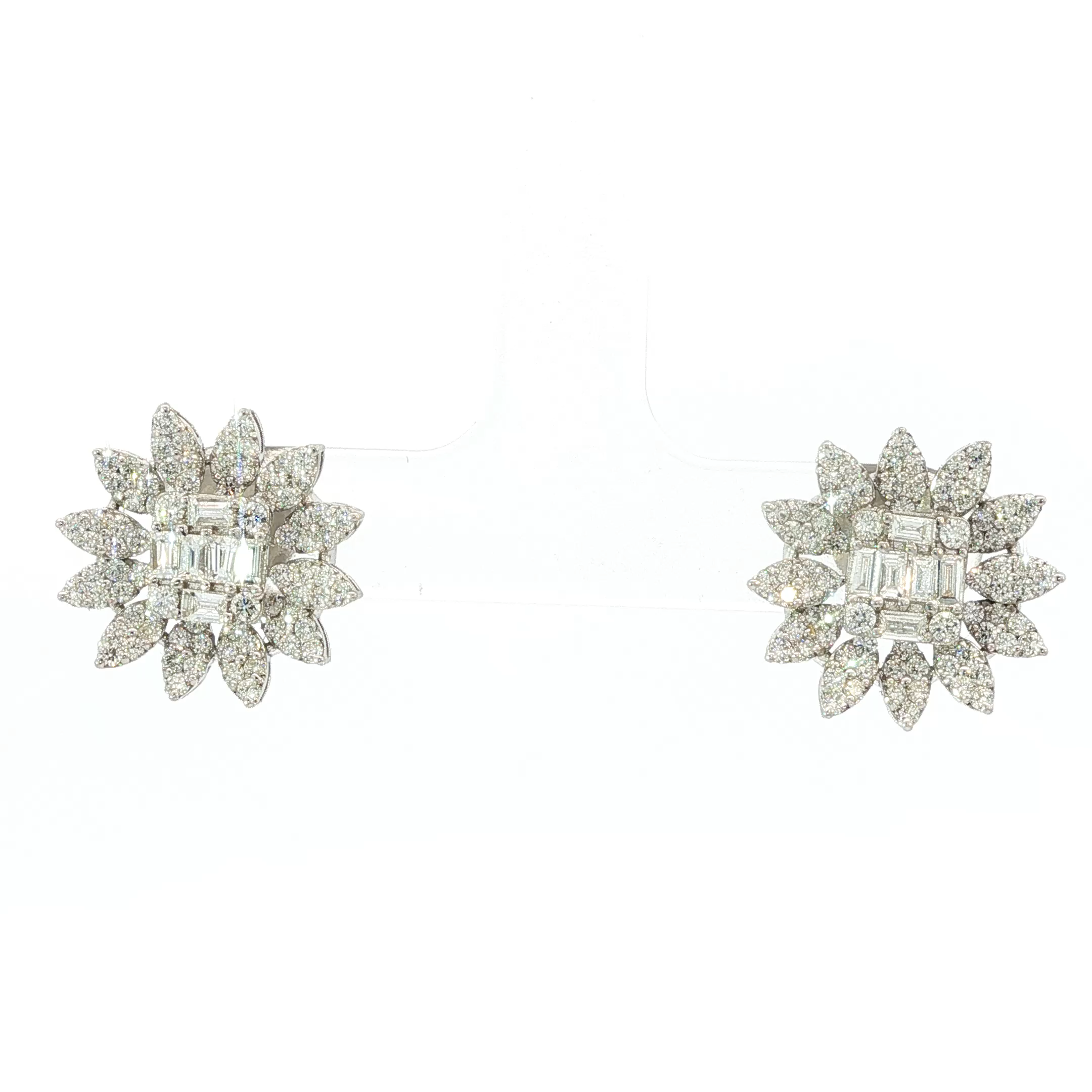 White Gold Stud Earrings with Round Diamonds