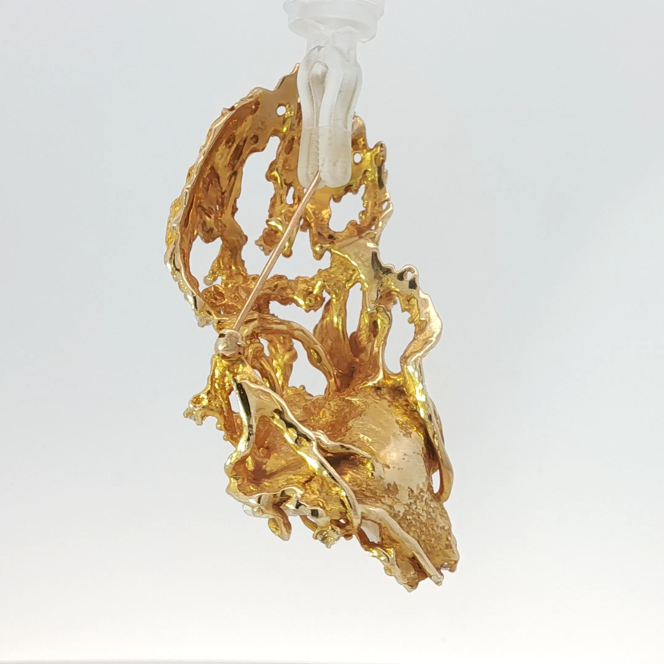 Yellow Gold Brooch with Baroque Pearl