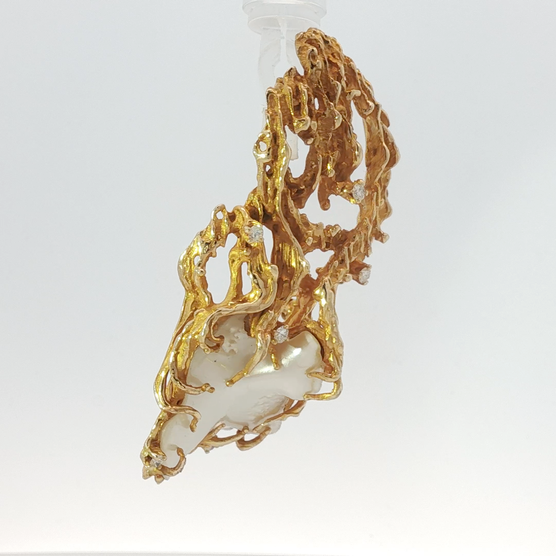 Yellow Gold Brooch with Baroque Pearl
