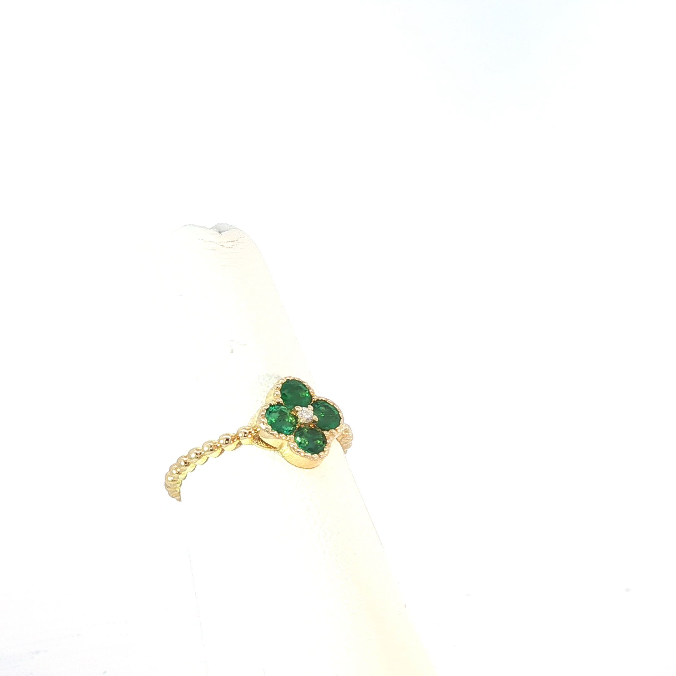 Yellow Gold Ring with Clover Emerald Design