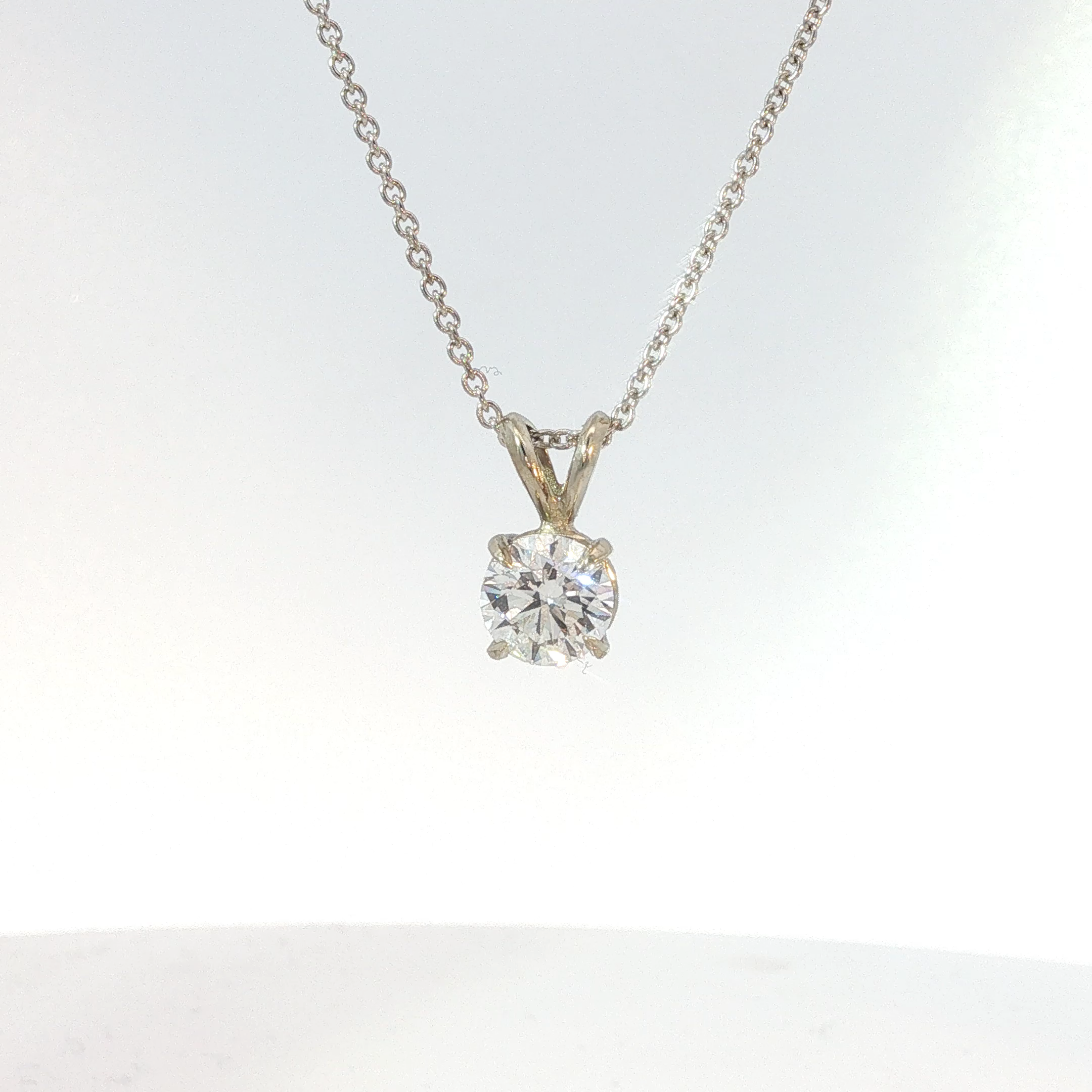 Rounnd Diamond Solitaire Pendant