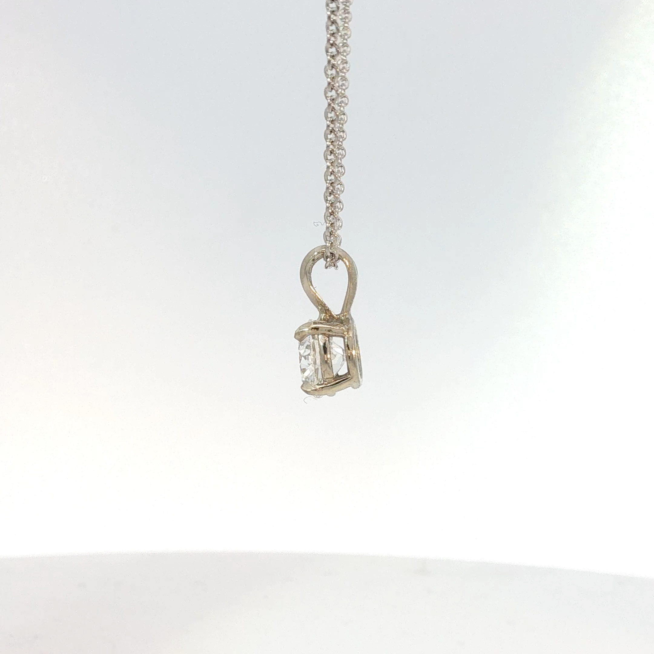 Rounnd Diamond Solitaire Pendant