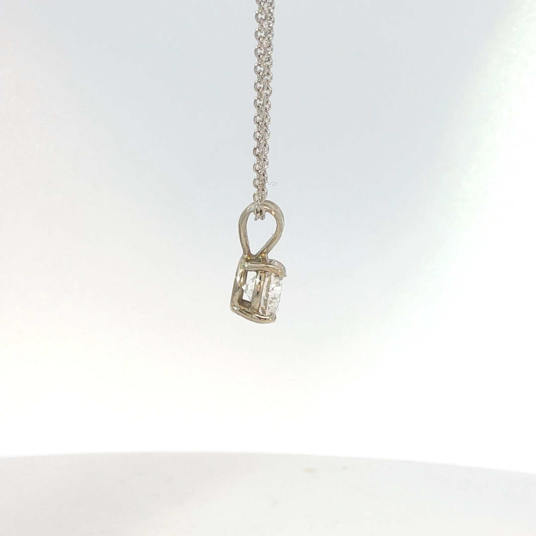 Rounnd Diamond Solitaire Pendant