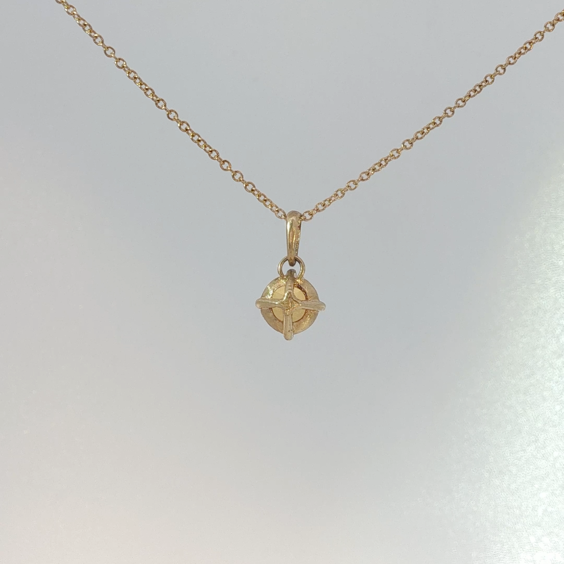 Round Citrine Solitaire Pendant Necklace in Yellow Gold