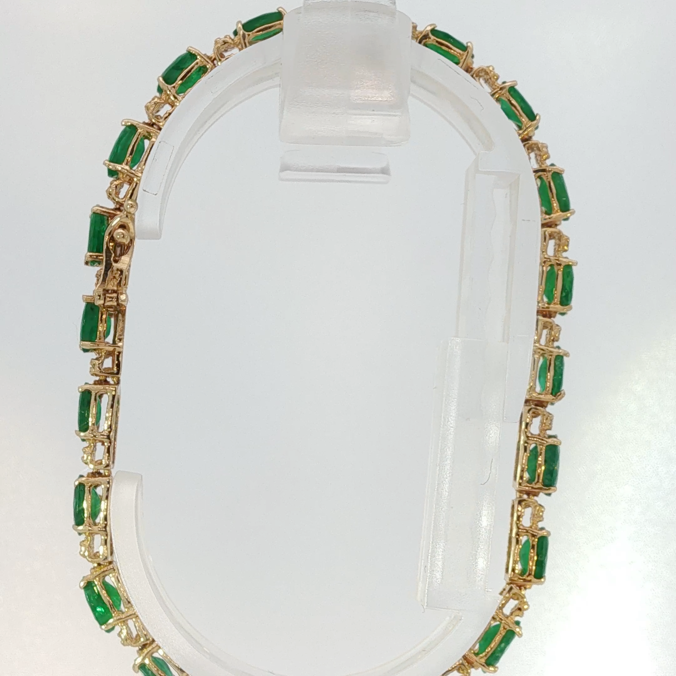 Oval Emerald Tennis Bracelet in Yellow Gold