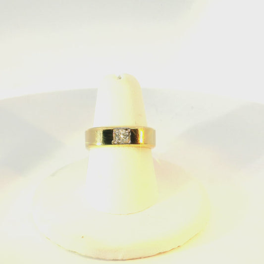 Gold Ring with Diamond Accent